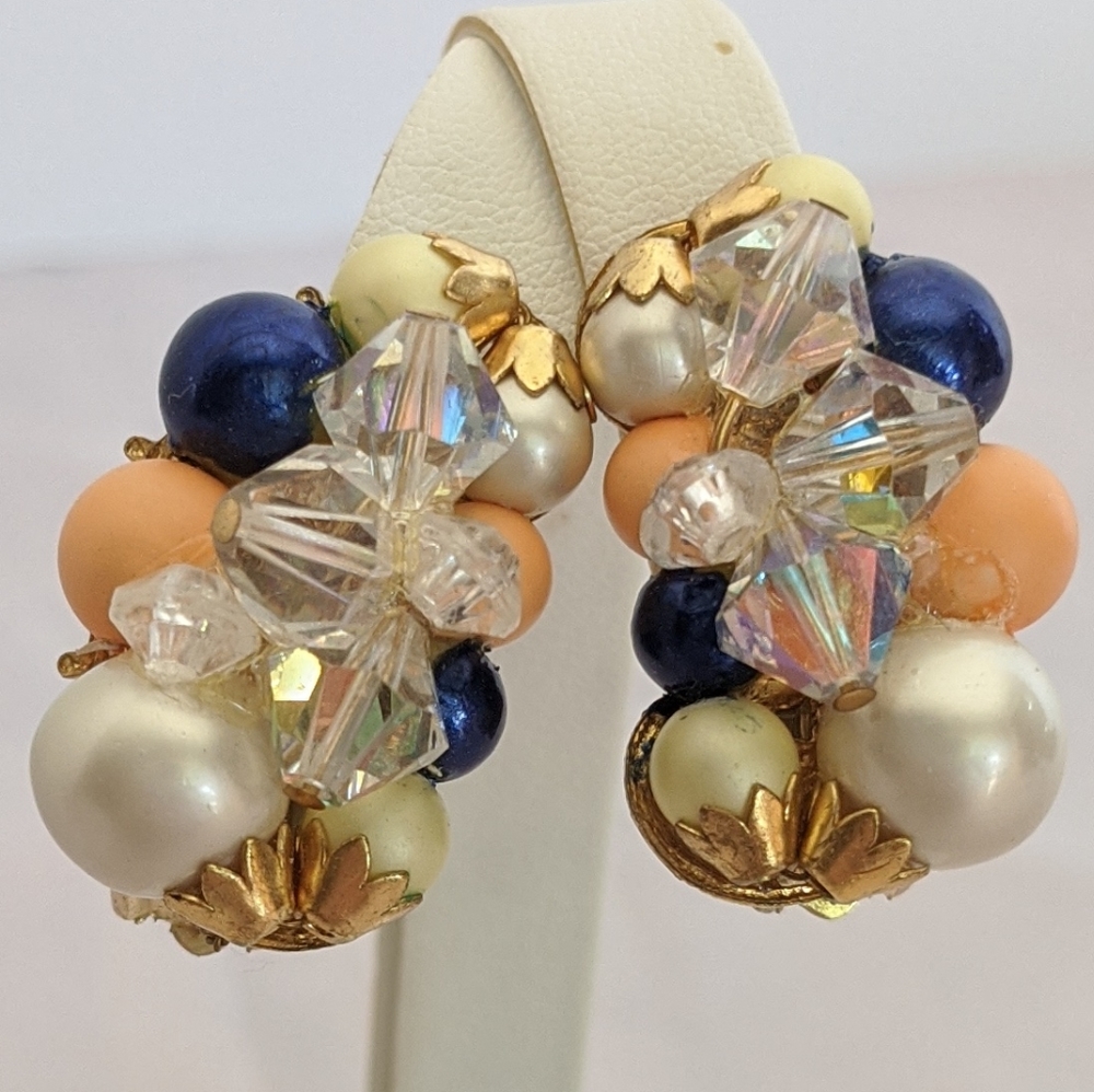 Vintage mid century Gold  clip earrings